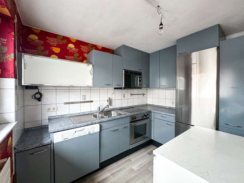 Immobilie in Tamm - Einmaliges Ensemble - zwei Einfamilienhäuser mit Dachterrasse, Doppelgarage und Hobbyraum in Tamm - Bild 4