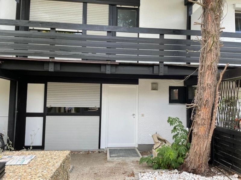 Immobilie in Aschheim - Preisreduzierung: Großzügiges Reihenhaus mit zwei Balkonen, einer Dachterrasse und 2 Garagen - Bild 2