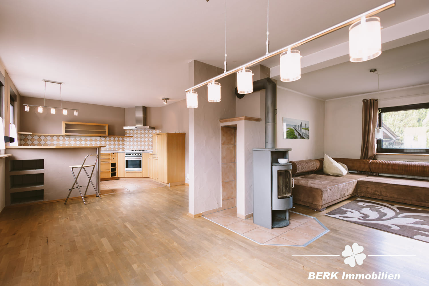 Immobilie in Bessenbach - BERK Immobilien - Wohnen mit Charme und großzügigem Raumangebot in Keilberg - Bild 4