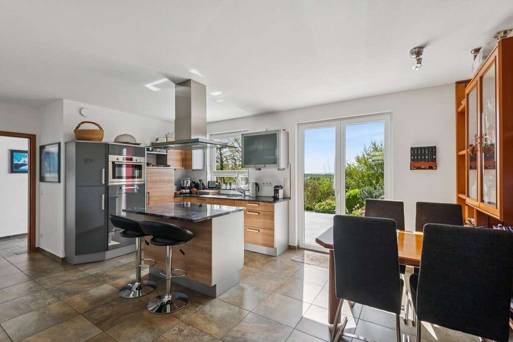 Immobilie in Wolfsheim - Provisionsfrei – Modernes Haus mit traumhaftem Weitblick und sonniger Terrasse in Ortsrandlage - Bild 2