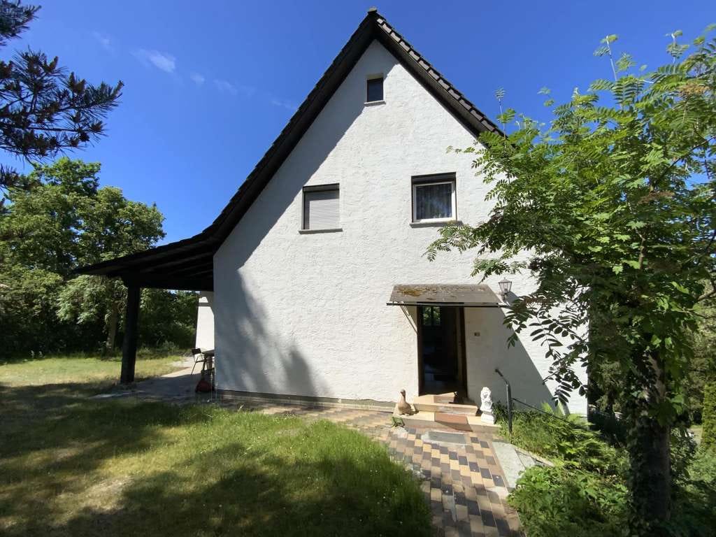 Immobilie in Schwarzenfeld - Wohnhaus mit zwei Wohnungen und teilbarem Grundstück - Bild 1