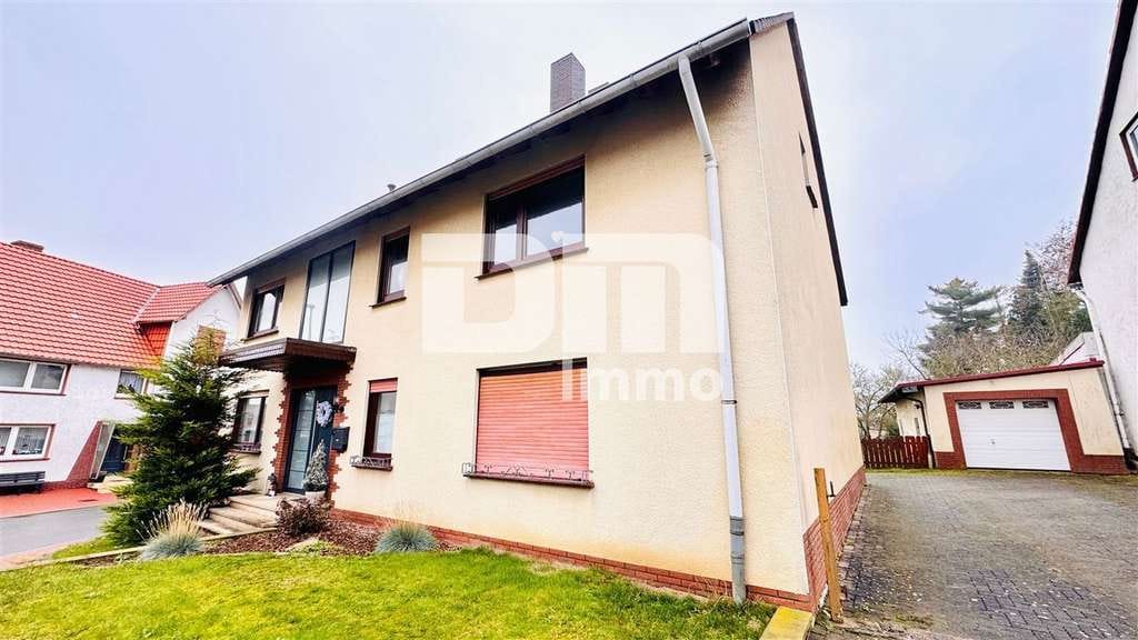 Immobilie in Breuna - Gepflegtes Ein- bis Zweifamilienhaus + Garage, Terrase und Balkon auf großem Grundstück - Bild 2