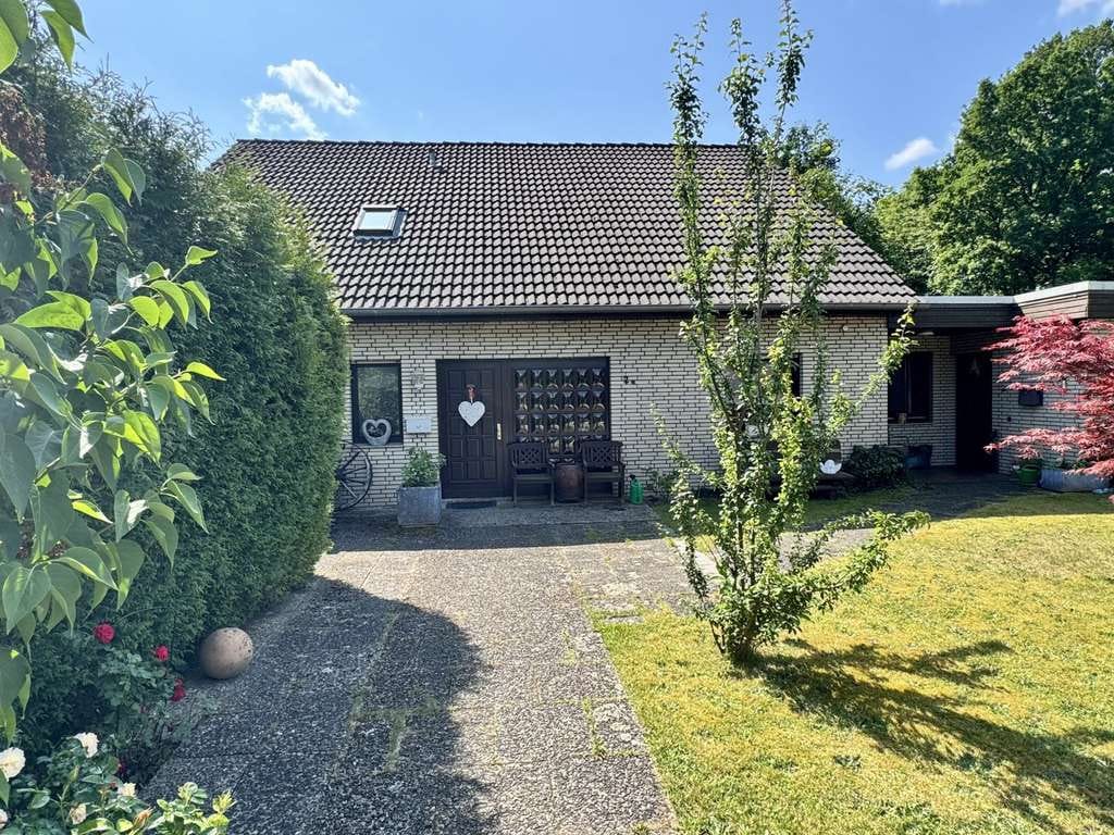 Immobilie in Burgwedel -  Zwei Häuser für große Familien - Bild 4