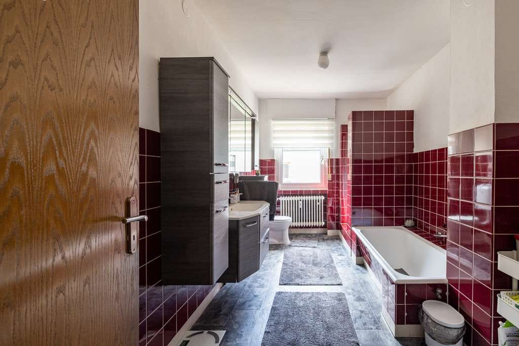 Immobilie in Sundern - Freistehendes Einfamilienhaus mit Terrasse, Balkon und viel Gestaltungsspielraum - Bild 2