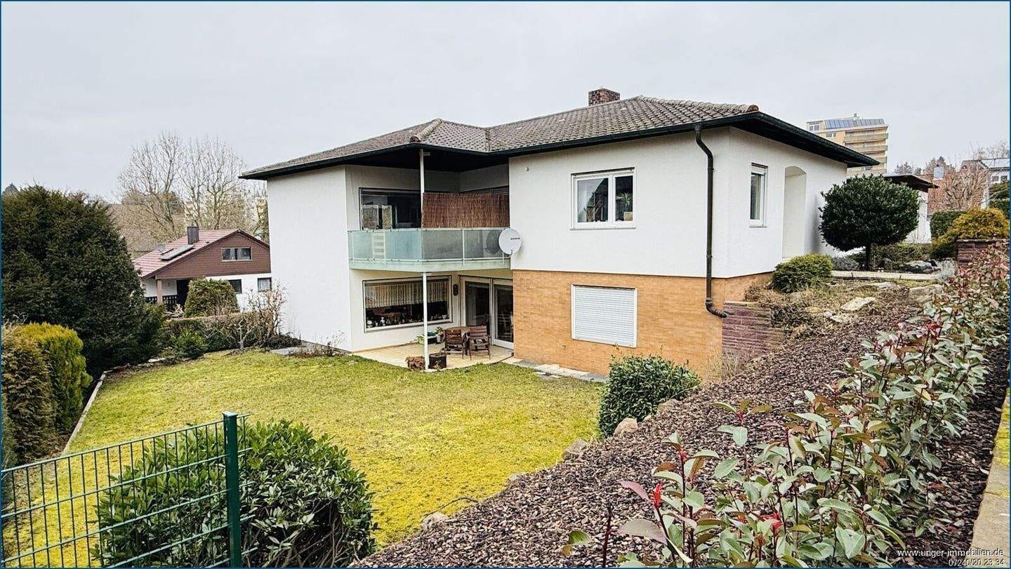 Immobilie in Bretten - Frei stehender Winkelbungalow mit 2 - 4 1/2 Zimmerwohnungen **provisionsfrei** - Bild 0