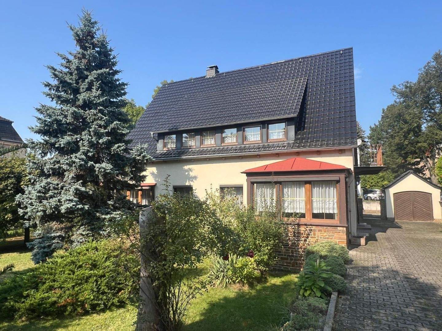 Immobilie in Radeberg - Charmantes Einfamilienhaus im Villenstil in Radeberg zu verkaufen - Bild 0