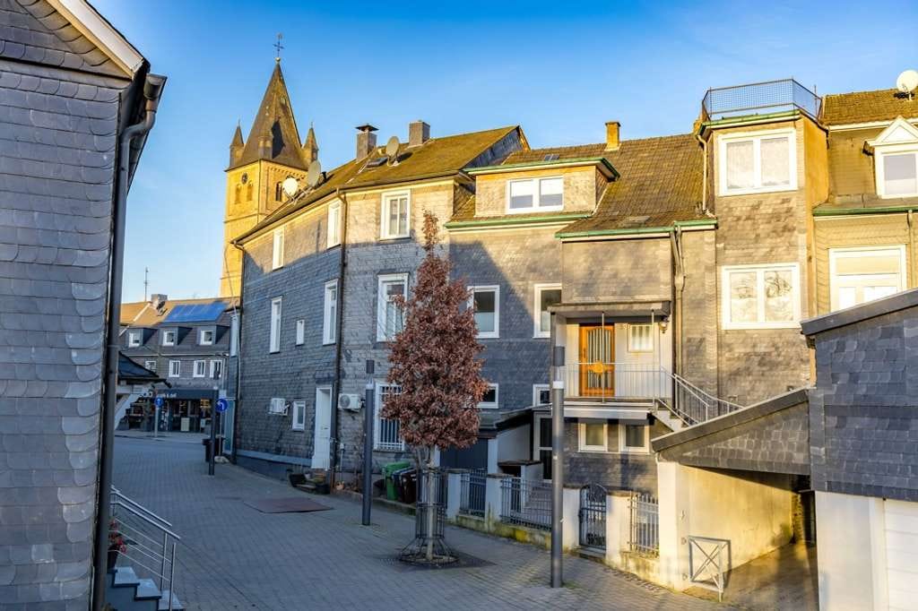 Immobilie in Wipperfürth - Gastronomen aufgepasst : Gemischt genutztes Wohn-Geschäftshaus mit komplett eingerichtetem Restauran - Bild 1