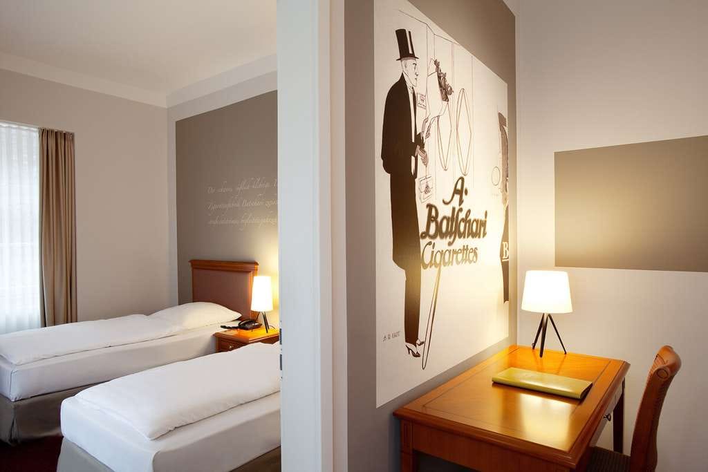 Immobilie in Baden-Baden - Langfristig vermietetes Hotel-Appartment im Batschari-Palais - Bild 1