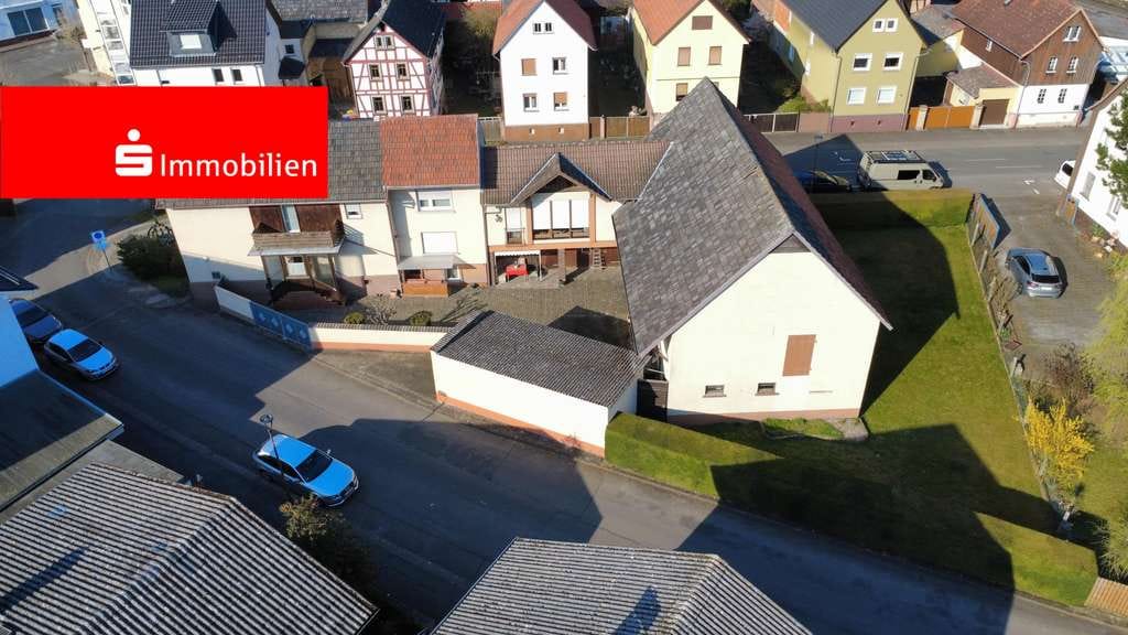 Immobilie in Fernwald - Einfamilienhaus mit großzügigem Grundstück, Hof und Scheune in Fernwald-Steinbach - Bild 0