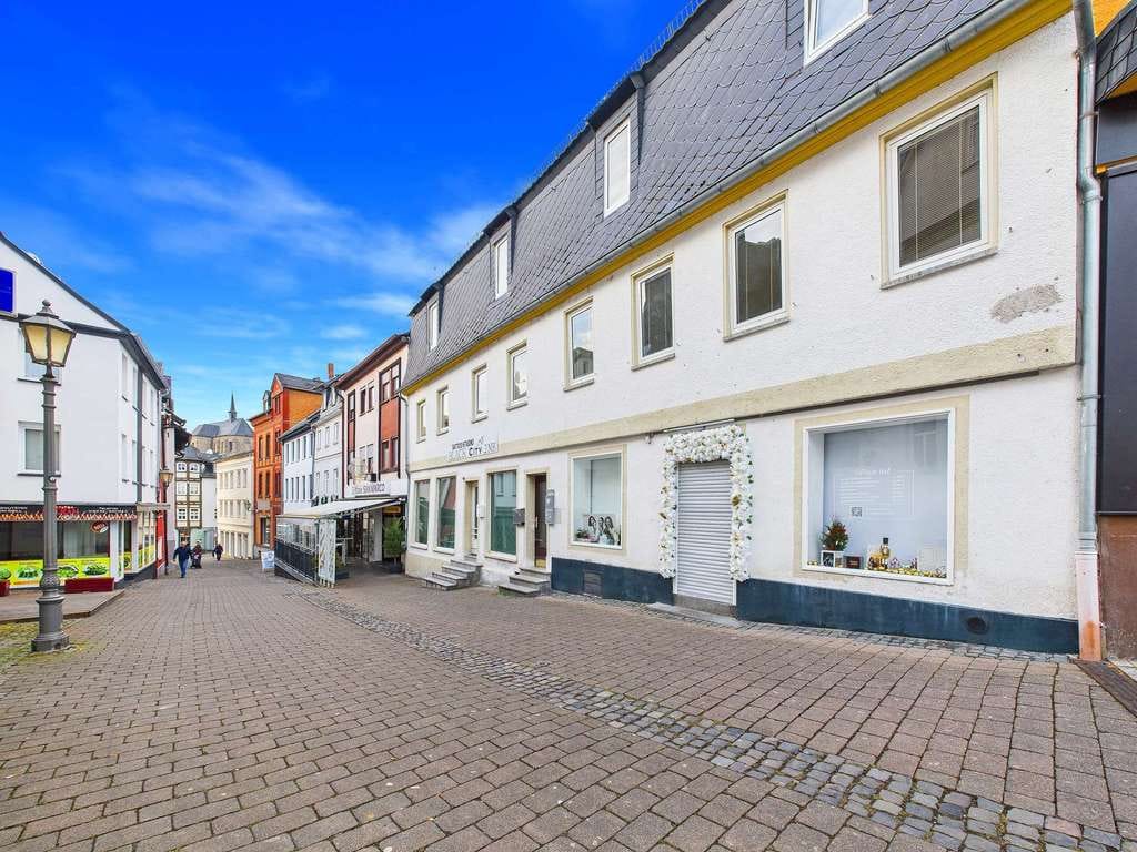 Immobilie in Hadamar - 🏢 Attraktives Wohn- und Geschäftshaus mit Entwicklungspotenzial für Kapitalanleger - Bild 0