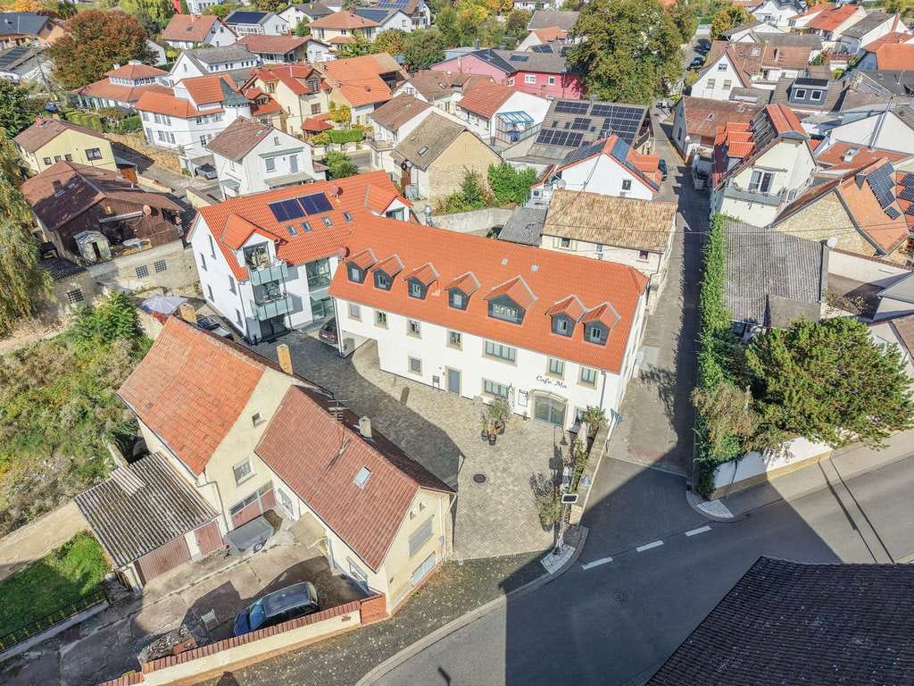 Immobilie in Stadecken-Elsheim - Selten! 2 Maisonette-Penthäuser & Vollgastronomie mit 8 Stellplätzen! - Bild 1