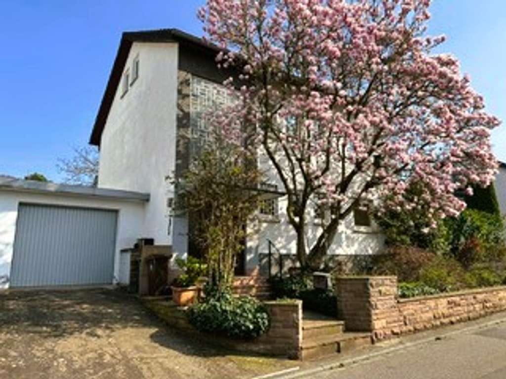 Immobilie in Nußloch - Geräumiges Einfamilienhaus mit 6 Zimmern und Garage in Nußloch - Bild 0
