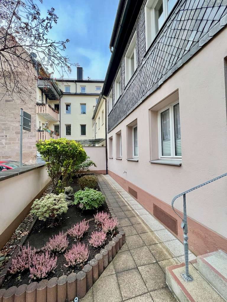 Immobilie in Fürth - Schönes 5- bis 6-Parteienhaus im Herzen von Fürth - Bild 1