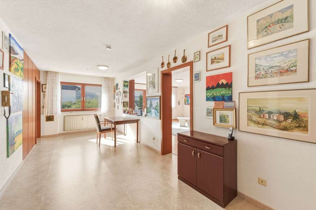 Immobilie in Ingelfingen - Provisionsfreies Haus mit Einliegerwohnung, ausgebautem Dachgeschoss, Balkon, Garage und Weitblick - Bild 4