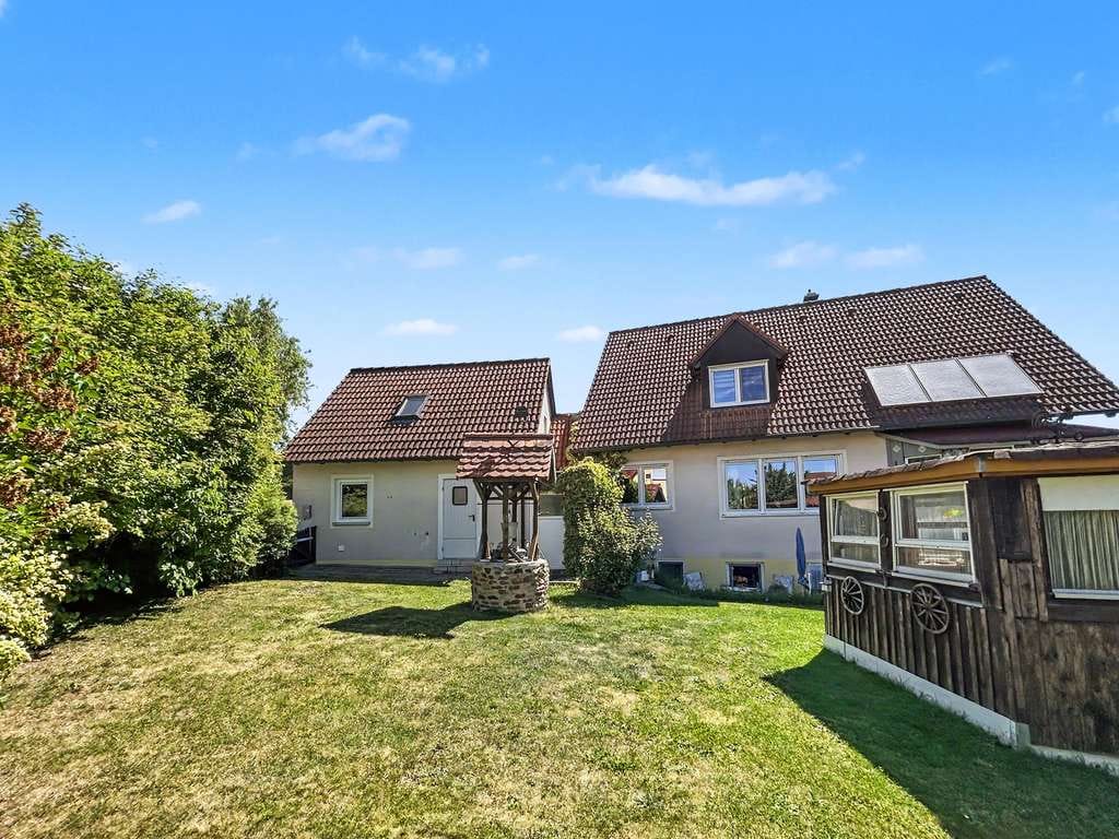 Immobilie in Herrieden - Charmantes Einfamilienhaus mit Einliegerwohnung und wunderschönem Garten in Herrieden - Bild 2
