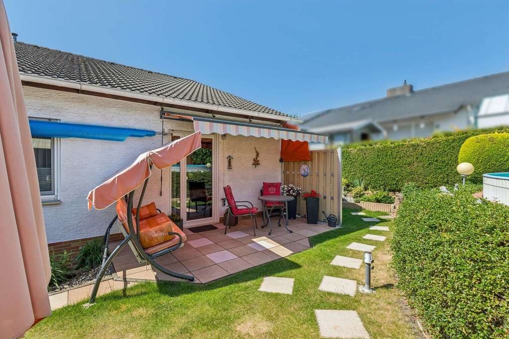 Immobilie in Pohlheim - Gepflegte Doppelhaushälfte in ruhiger Feldrandlage mit Pool und Garten - Bild 3