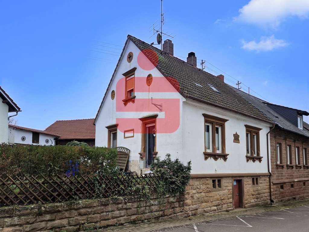 Immobilie in Ebertsheim - Charmantes Einfamilienhaus mit kleinem Garten im Herzen von Ebertsheim (Pfalz) - Bild 0