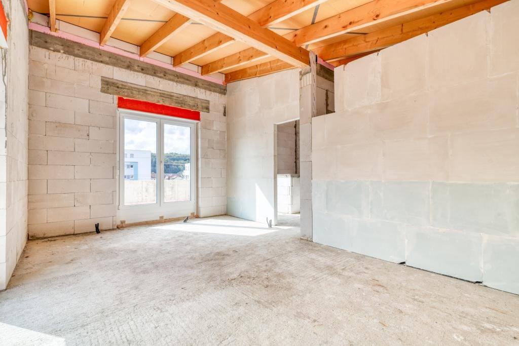 Immobilie in Gaggenau - GAGGENAU: 6 Zimmer DHH in guter Lage mit 225 m2 Grundstück zum Verkauf. - Bild 2