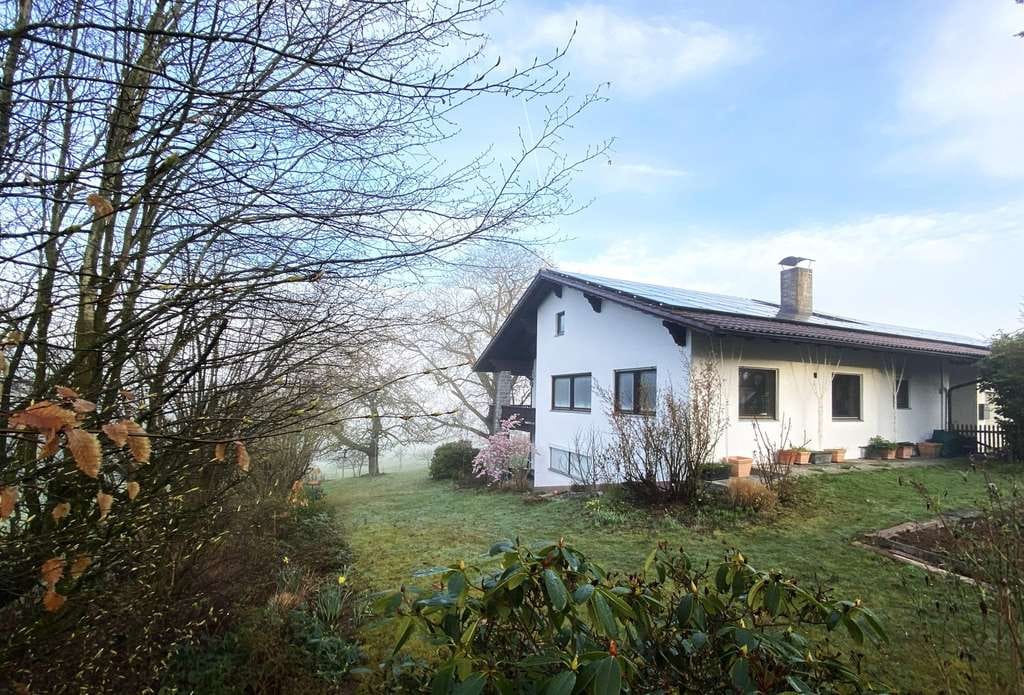 Immobilie in Fürstenstein - Großzügiges Einfamilienhaus mit unverbaubarer Aussicht und großem Garten - Bild 3