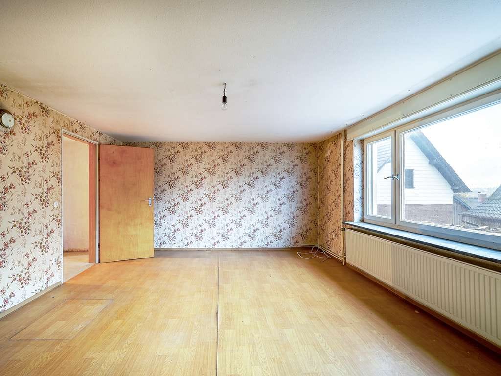 Immobilie in Marxzell - Sanierungsobjekt mit Potential: Zweifamilienhaus, großes Grundstück und viel Platz für Handwerk - Bild 2