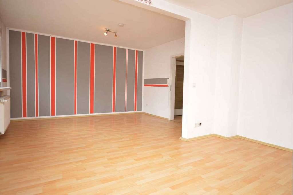 Immobilie in Helmstedt - Gemütliche Doppelhaushälfte zum Modernisieren mit 6 Zimmern und 2 Bädern. - Bild 2