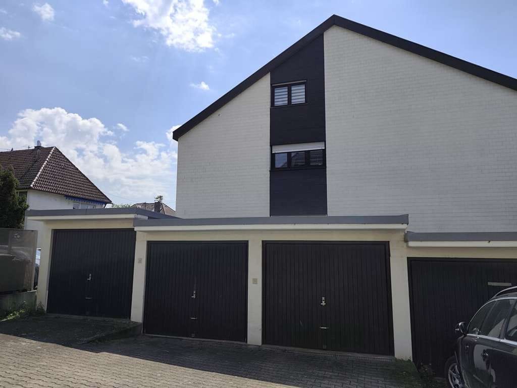 Immobilie in Kornwestheim - San.bedürftige 3,5 Zi.Wohnung mit Balkon zusätzlichem Hobbyraum und Garage - Bild 1