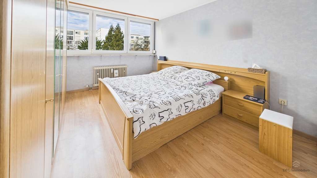 Immobilie in Unterschleißheim - Gepflegte 3-Zimmer-Wohnung mit Balkon, moderner Einbauküche, Tiefgaragenstellplatz und Wellnessberei - Bild 3