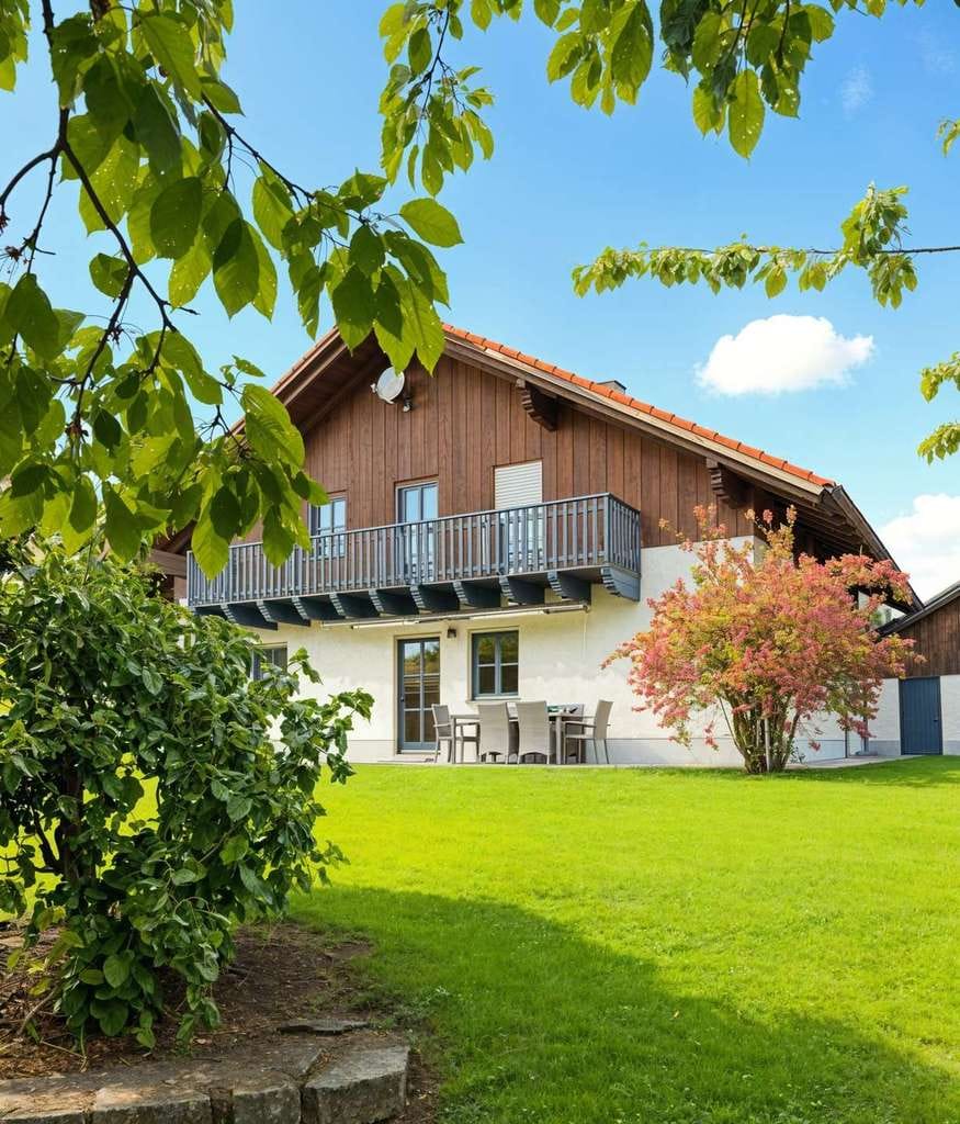 Immobilie in Perlesreut - Durchdachtes Wohlfühlhaus mit traumhaften Ausblick und vielem mehr - sofort frei! - Bild 2