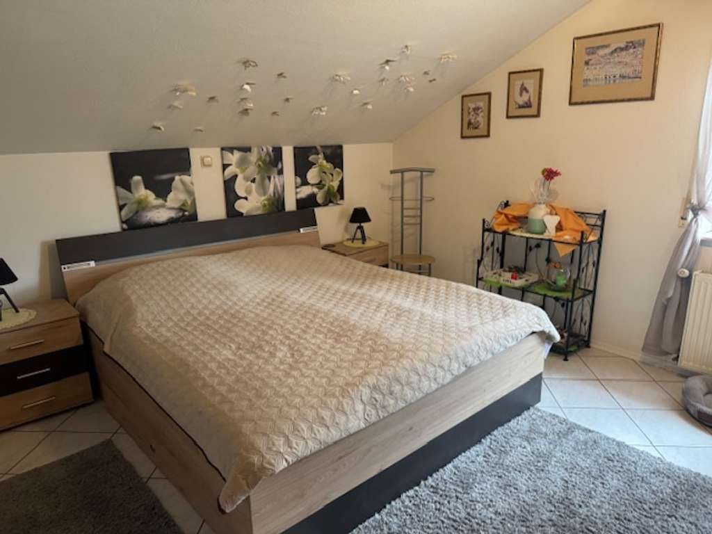 Immobilie in Etzbach - Mehrgenerationenhaus mit Potenzial und großer Außenfläche - Bild 2