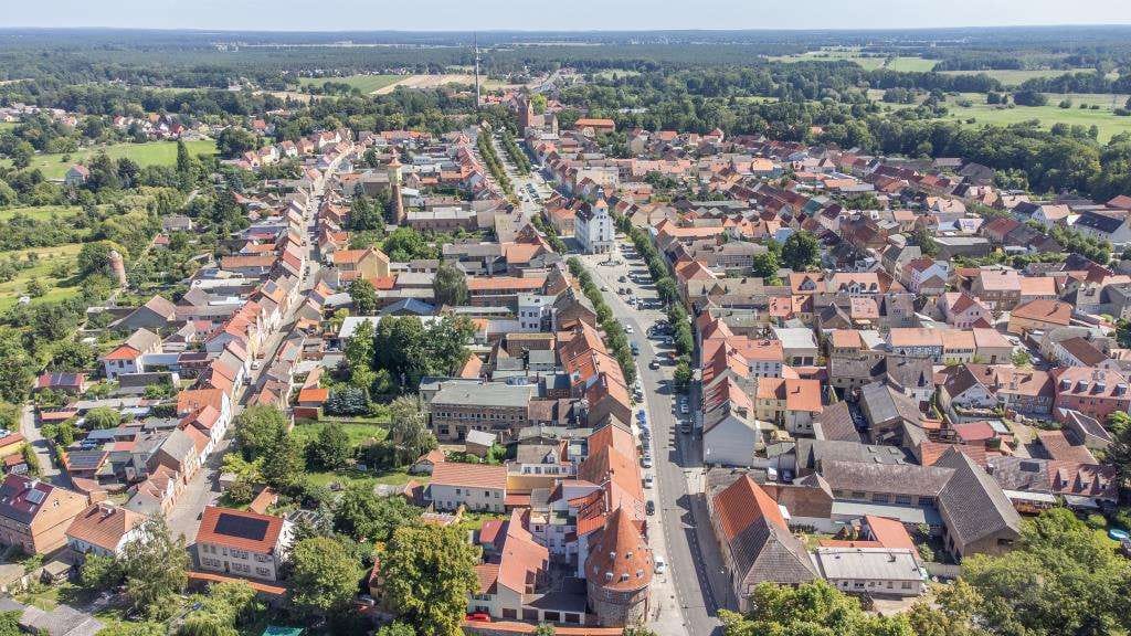Immobilie in Treuenbrietzen - STILVOLLES UND EINZIGARTIGES MIETHAUS – CA. 5,3 % IST-RENDITE / FAKTOR 18,9 - AUF GROßEM GRUNDSTÜCK - Bild 0