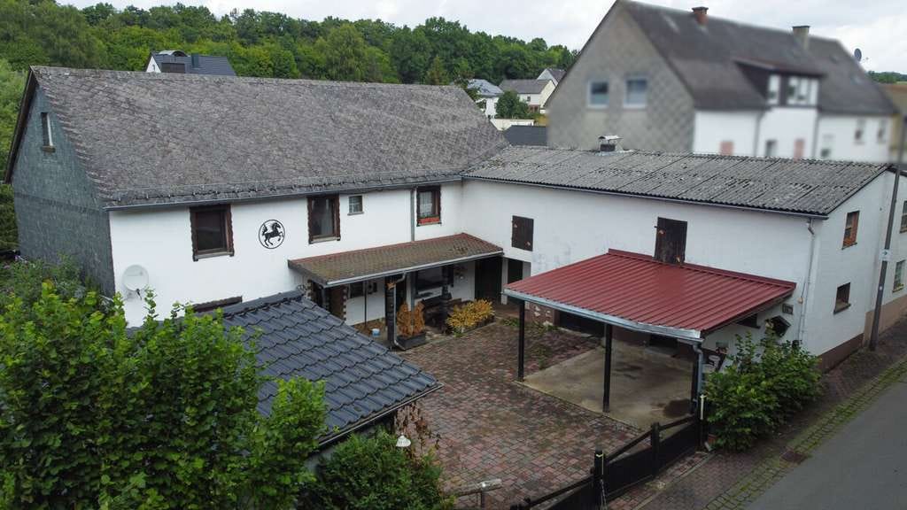 Immobilie in Ulmen - Für Pferdefreunde – Wohnhaus mit Stallungen und Nebengebäude - Bild 2