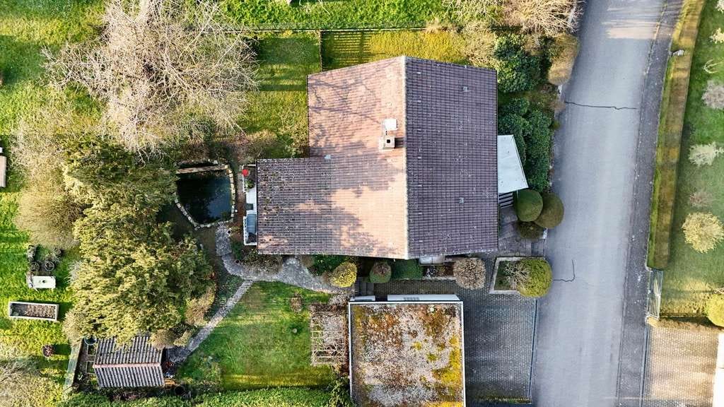 Immobilie in Kupferzell - Einfamilienhaus mit Einliegerwohnung und großem Garten - Bild 1