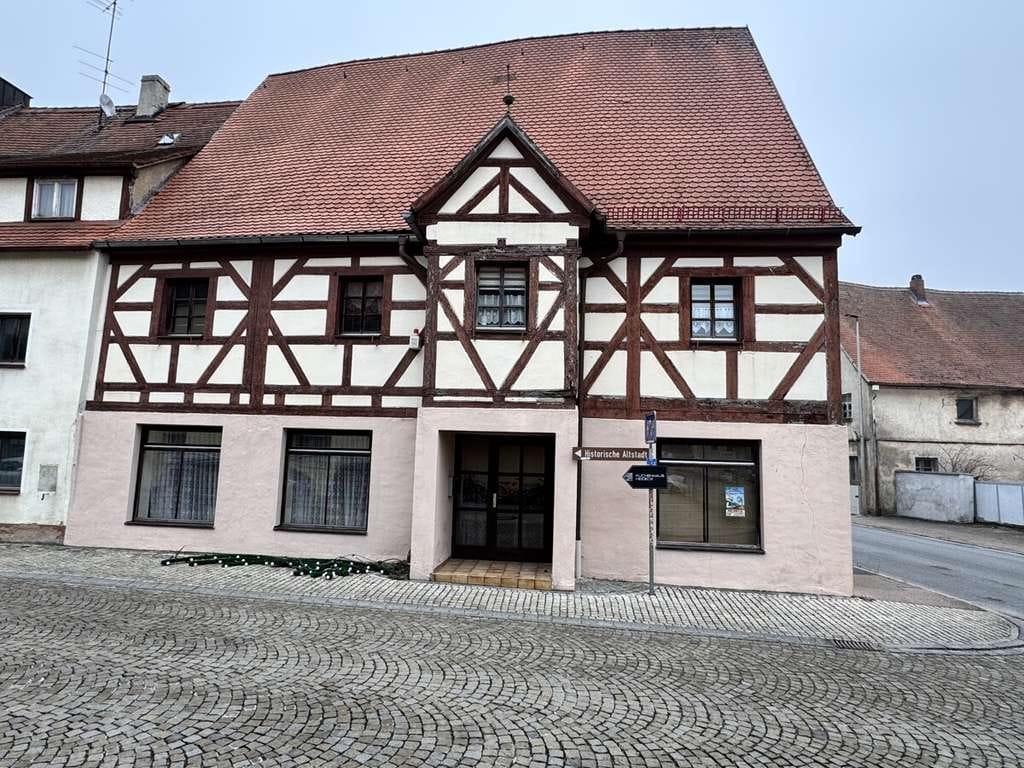 Immobilie in Heideck - Denkmalgeschützte Besonderheit: Eigennutzung, Mietertrag und Ausbaupotenzial unter einem Dach - Bild 0