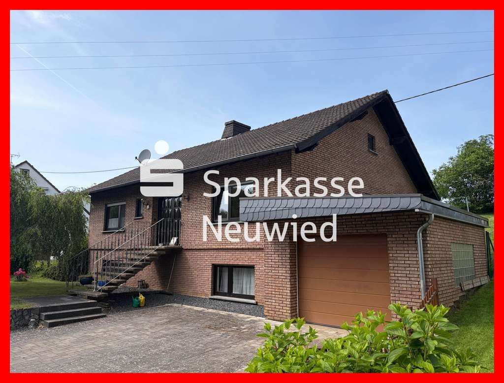 Immobilie in Asbach - Repräsentatives Einfamilienhaus mit Garten und Garage - Bild 0