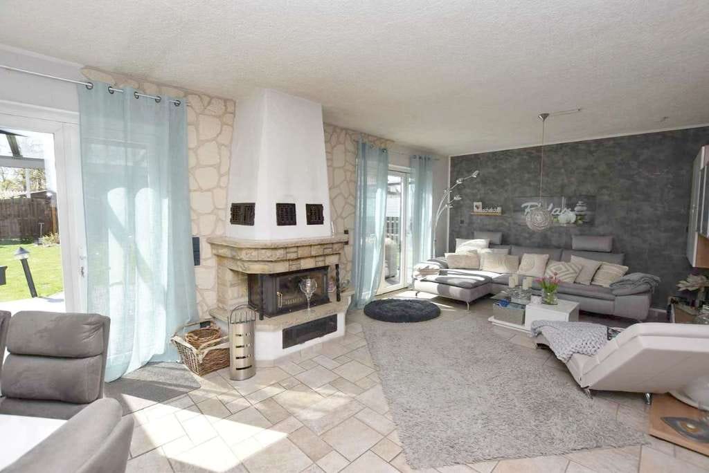 Immobilie in Mariental - 2 Häuser - ein Preis: Moderne Villa + großzügiger Bungalow für Generationen-Wohnen. - Bild 3