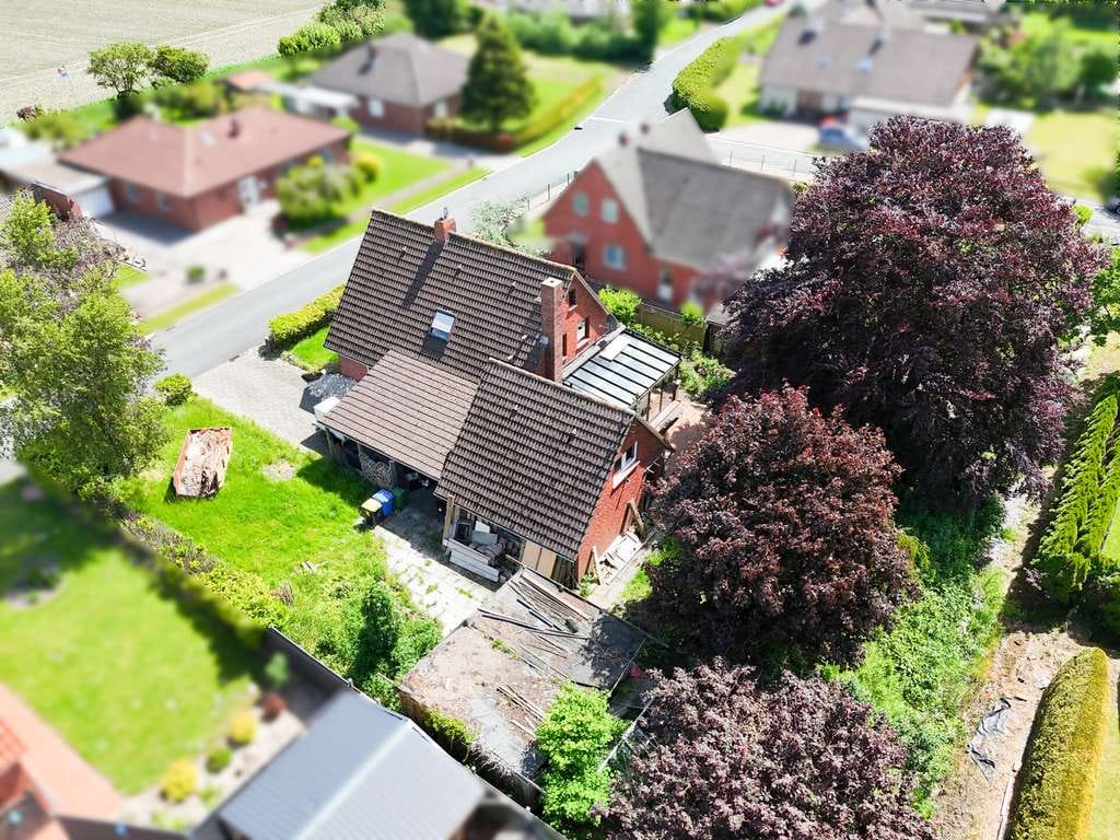 Immobilie in Krummhörn - Freistehendes Einfamilienhaus in Ostfriesland: Begonnenes Sanierungsprojekt mit viel Potenzial - Bild 1