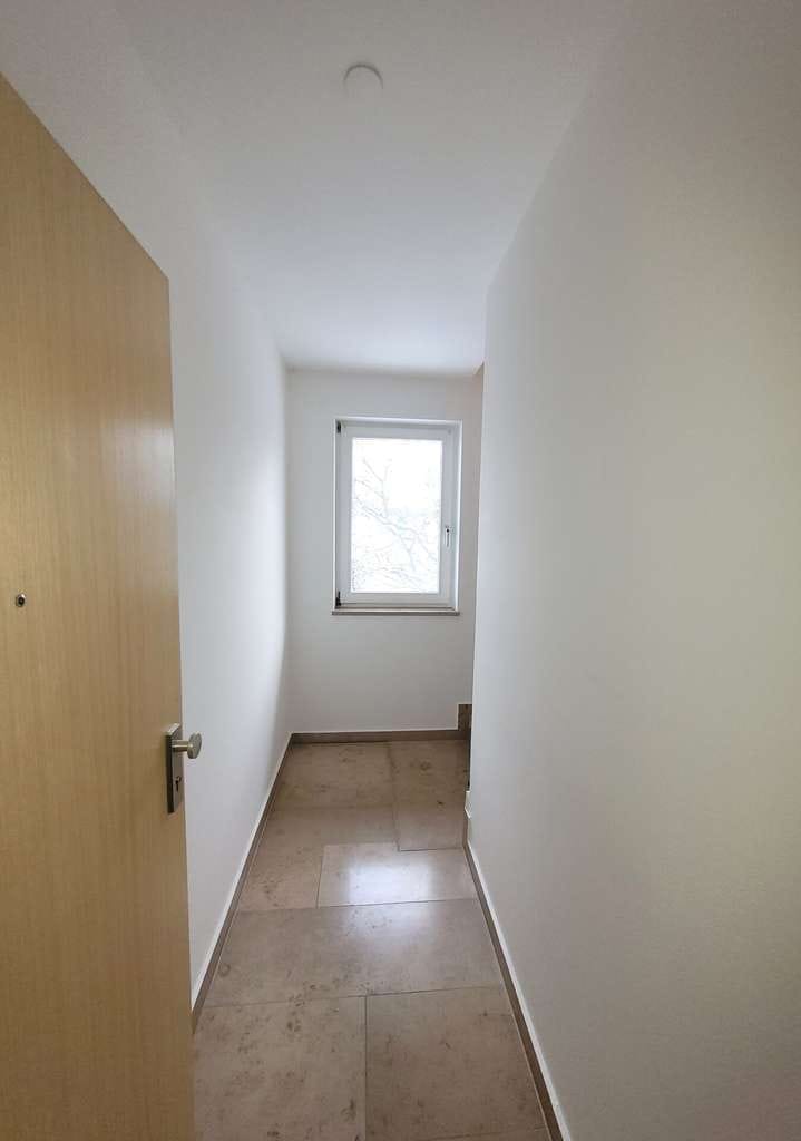 Immobilie in Poing - Charmantes 1-Zi.-DG-Appartement mit Dachgaube & durchdachtem Raumkonzept ! - Bild 1