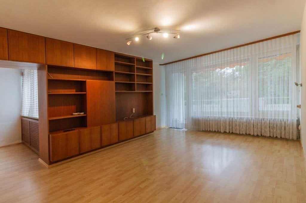 Immobilie in Vaterstetten - Vaterstetten/Baldham: 3 ½-Zimmer-Eigentumswohnung mit Balkon, Gartenanteil und Garage - Bild 1