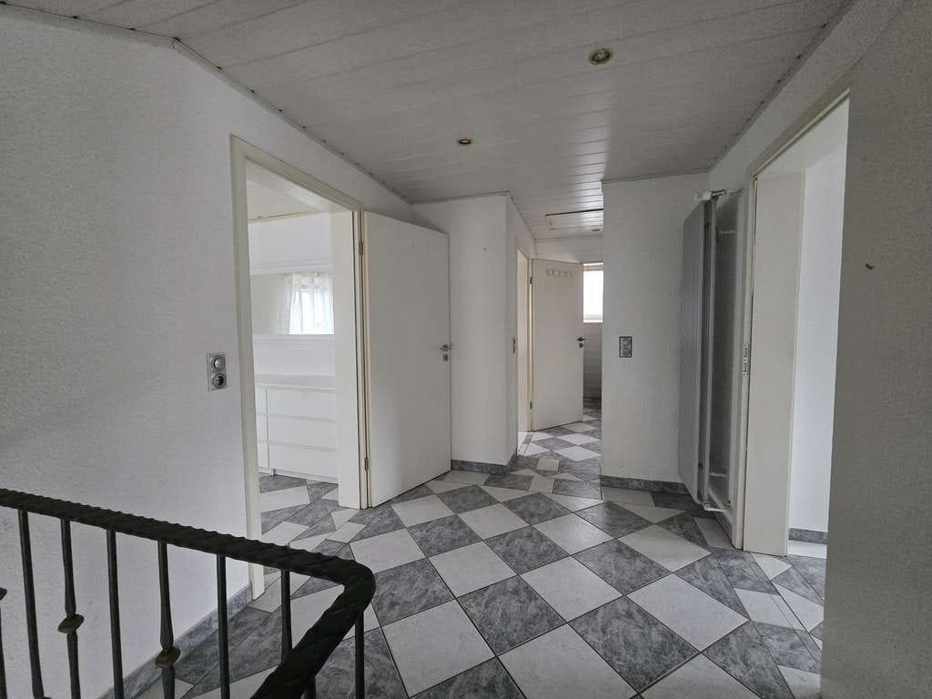 Immobilie in Limeshain - Einfamilienhaus mit viel Platz und Entwicklungspotenzial in ruhiger Wohnlage - Bild 0