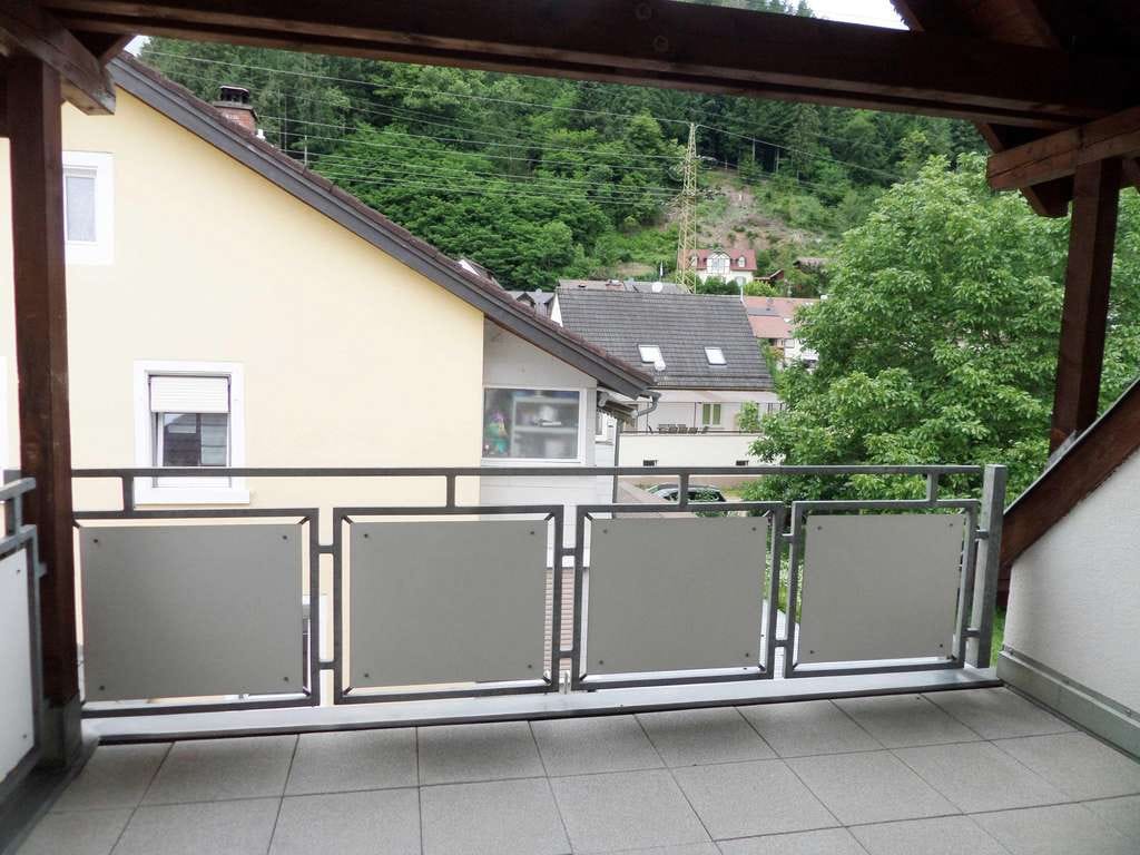 Immobilie in Hausen im Wiesental - Traumhafte Maisonette-Wohnung mit besten Aussichten, 3,5 Zimmer, neuwertige EBK und Tiefgarage  - Bild 1