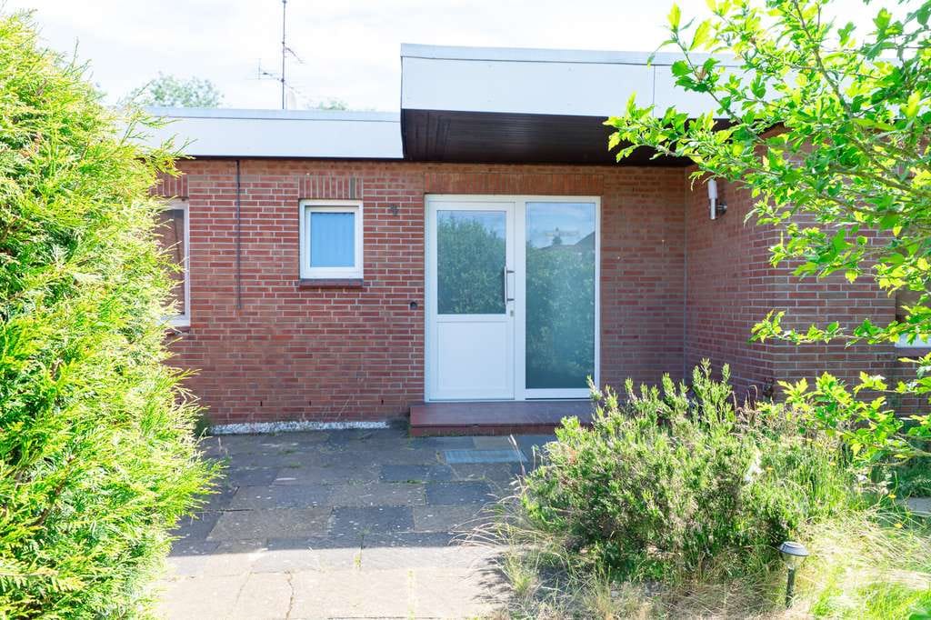 Immobilie in Fredenbeck - Familienfreundliches Split-Level-Haus mit Kamin, Souterrain und großem Garten am Naturschutzgebiet - Bild 1