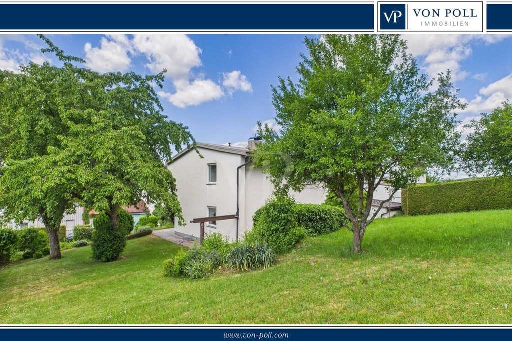 Immobilie in Dittelbrunn - Gepflegtes EFH mit tollem Garten und schönem Blick über Dittelbrunn. Optional mit zweitem Grundstück - Bild 0