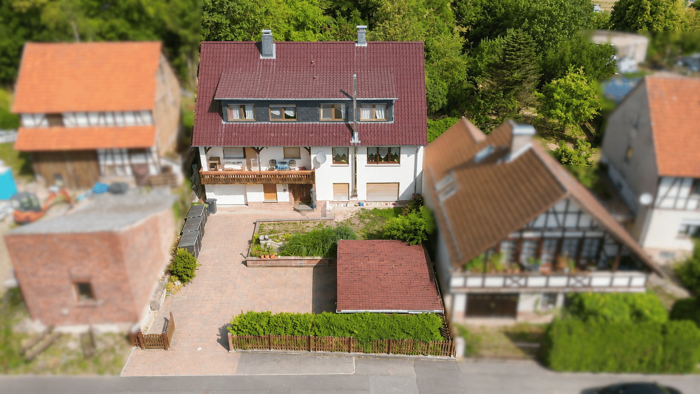 Immobilie in Schwalmstadt - Vielseitiges Mehrfamilienhaus mit zahlreichen Nutzungsmöglichkeiten - Bild 0