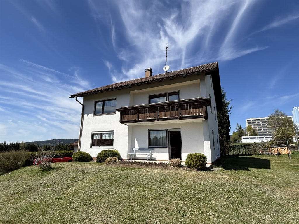 Immobilie in Neureichenau - Solides Ein-/Zweifamilienhaus in idyllischer Dorflage/Sackgasse - Bild 1