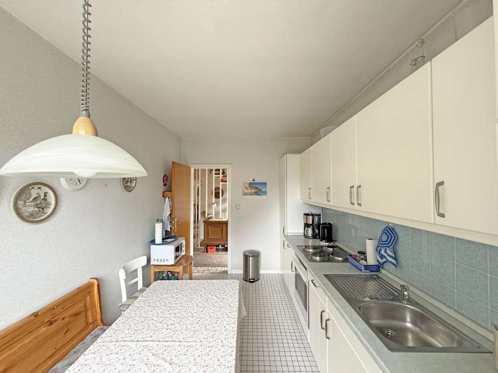 Immobilie in Reinfeld - Reinfeld : geräumiger 6-Zimmer Walmdachbungalow mit VK und Carport in ruhiger Wohnlage - Bild 2