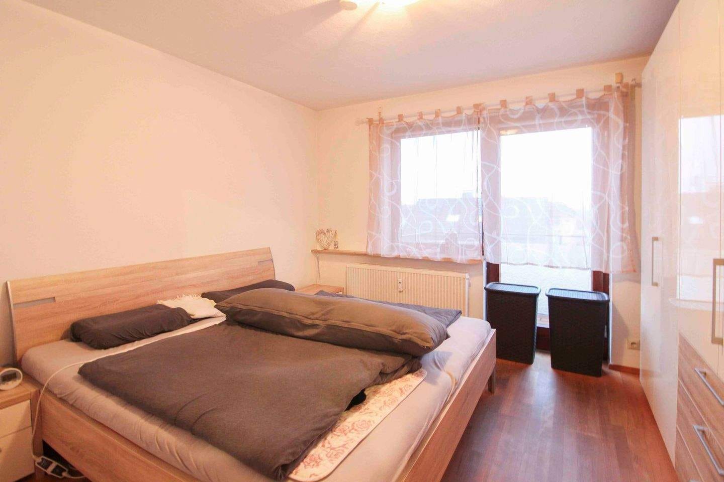 Immobilie in Neuhausen auf den Fildern - Attraktive 4,5-Zimmer-Maisonette-Wohnung mit drei Balkonen, Loggia und zwei Stellplätzen - Bild 3