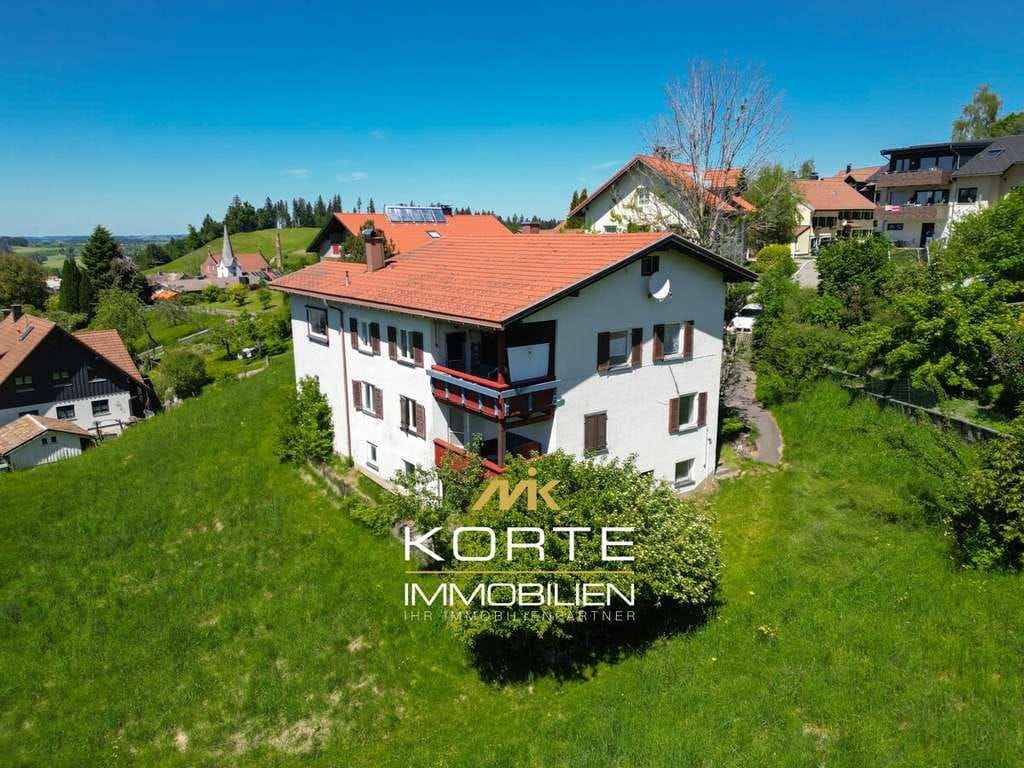 Immobilie in Weiler-Simmerberg - Ehemalige Hofstelle mit 2.400 m² Grundstück – vielfältige Nutzungsmöglichkeiten in Simmerberg - Bild 0