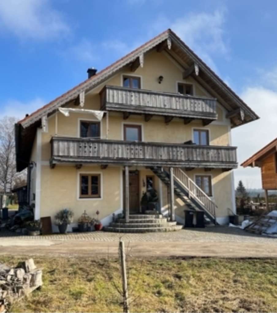 Immobilie in Grabenstätt - Modernisiertes Doppelhaus mit 221 m² Wohnfläche in Grabenstätt-Marwang - Bild 0