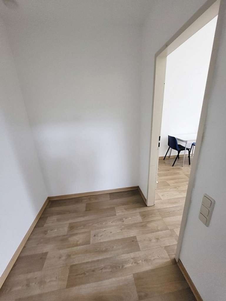Immobilie in Neumark - supergünstige 2-Raum-Wohnung im Zentrum Neumarks  - Bild 1