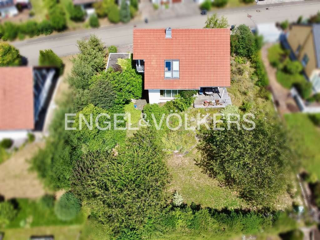 Immobilie in Rosenfeld - Gepflegtes Einfamilienhaus mit schöner Architektur inkl. herrlicher Aussicht - Bild 1